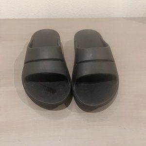 OOFOS OOahh Sport Flex Recovery Slide Black Sandal Men 5 Women 7